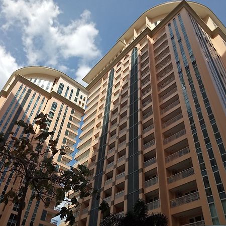 Venice Mckinley Hill Taguig Bgc Bagian luar foto